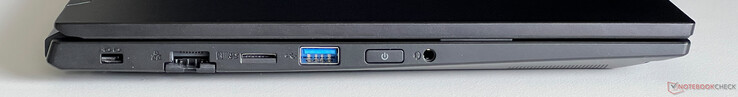 À gauche : verrou Kensington, Ethernet Gigabit, lecteur de carte microSD, USB-A 3.2 Gen 1 (5 Gbit/s), bouton d'alimentation, audio 3,5 mm