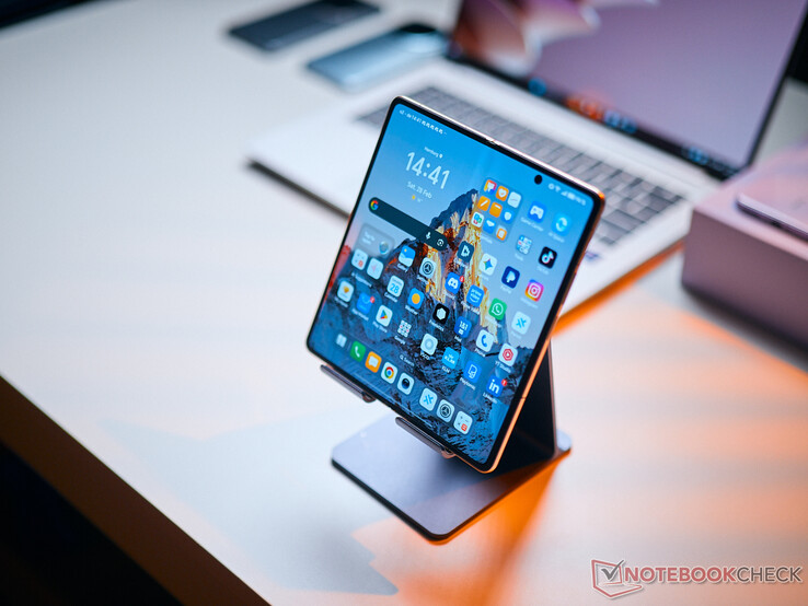 Le Magic V6 de Honor est doté d'un écran AMOLED de 120 Hz