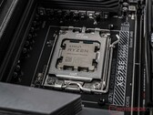 La Ryzen 7 9800X3D devrait succéder à la 7800X3D le 7 novembre. (Source de l'image : Notebookcheck)