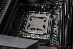 La Ryzen 7 9800X3D devrait succéder à la 7800X3D le 7 novembre. (Source de l'image : Notebookcheck)