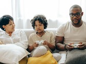 Les parents et les enfants préfèrent les jeux comme cadeaux de Noël. (Source de l'image : Pexels/Ketut Subiyanto)