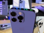 Les rendus non officiels de l'iPhone 14 Pro et de l'iPhone 14 Pro Max ressemblent à s'y méprendre à la réalité. (Image source : @atuos_user - édité)