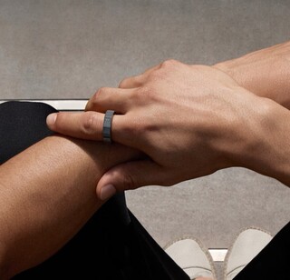 La bague Even R1 fait office de télécommande pour les lunettes.