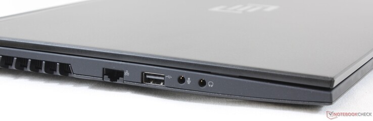 Côté gauche : Gigabit RJ-45, USB A 2.0, micro 3,5 mm, écouteurs 3,5 mm.