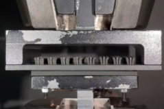 Lorsqu'il est chauffé au-dessus de la température de finition de l'austénite (Af), l'alliage nickel-titane retrouve sa forme initiale. (Source de l'image : ScienceDirect)