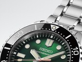 Gros plan de la Seiko Marinemaster HBF003J1 montrant son cadran vert soleillé,