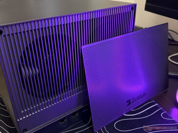 La housse anti-poussière incluse à l'arrière du NAS