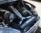 Tesla Model S équipée d'un moteur Big Block Chevy biturbo. (Source : Engine Builder/YT)