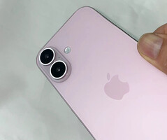 L'iPhone 16 Pro Max pourrait être le plus grand iPhone jamais conçu lorsqu'il sera lancé cet automne. (Source de l'image : Sonny Dickson)