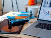 Selon Mark Gurman, analyste chez Bloomberg, Apple prévoit de lancer de nombreux nouveaux iPads et MacBooks au printemps 2024, mais pas d'événement de lancement. (Image : Elise Bouet, Unsplash)