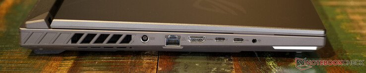 Alimentation DC, RJ-45 (LAN), HDMI 2.1, USB Type-C avec Thunderbolt 4, USB Type-C avec DisplayPort et Power Delivery, prise jack 3,5 mm