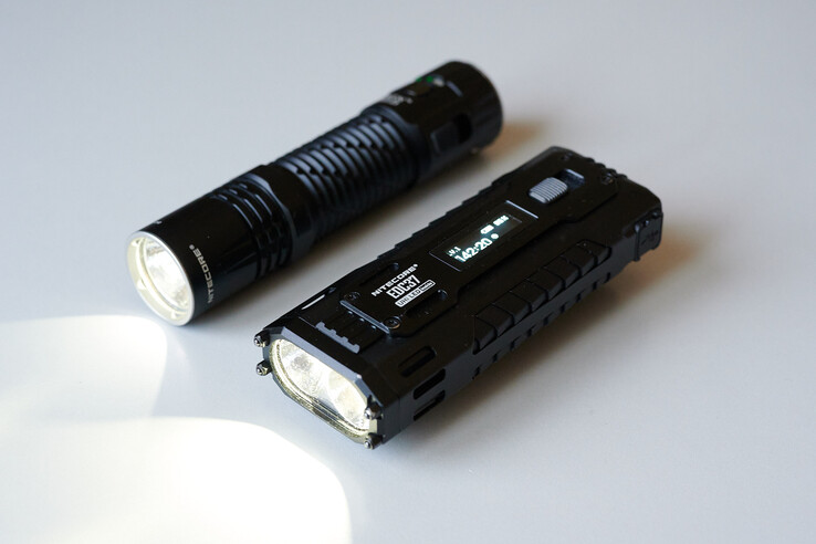 EDC37 à côté d'une EDC33 (Source de l'image : Andreas Sebayang/Notebookcheck.com)