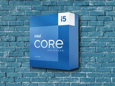 Selon certaines informations, Intel augmenterait la production d'anciens processeurs, comme le Core i5 de 13e génération illustré ici, afin de pallier la pénurie de DRAM.