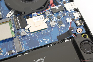 Emplacement secondaire M.2 2280 PCIe 3 si les utilisateurs veulent ajouter un autre SSD