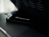 Logo d'OpenAI sur un téléphone