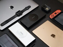 La SuperCam est un appareil deux en un combinant une caméra de sécurité et une banque d'énergie portable. (Image source : Harbor Dynamics)