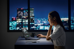 Le Zenbook Pro 14 Duo OLED est un ordinateur portable compact doté d'un écran secondaire. (Image source : ASUS)