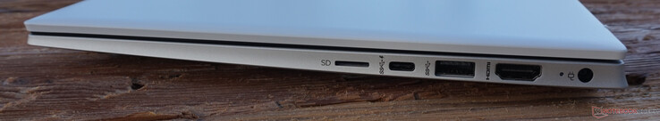 microSD, USB-C (Power Delivery, DP 1.4, 10 Gbit/s), USB 3.2 Gen1, HDMI 2.0, alimentation électrique