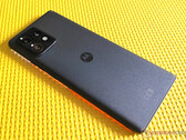 Motorola n'a sorti qu'un seul smartphone équipé du Snapdragon 8 Gen 2 jusqu'à présent, mais sous trois noms. Photo du Edge 40 Pro. (Source de l'image : Notebookcheck)
