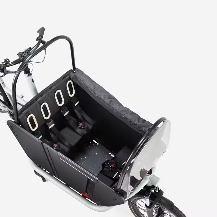 Le vélo cargo électrique familial Btwin F900E de Decathlon en blanc polaire (source : Decathlon)