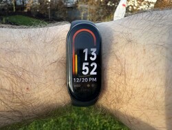 Le Xiaomi Smart Band 8 au soleil