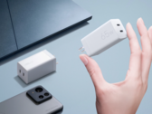 Le chargeur USB-C GaN 65W d'ASUS présente un facteur de forme compact, mesurant 32 x 64,1 x 30 mm. (Source de l'image : ASUS)