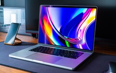 Il faudra, paraît-il, quelques années à Apple pour finaliser les panneaux OLED des MacBook Pros. (Image source : Mohamed Kerroudj)