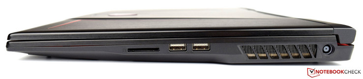 Côté droit : lecteur de carte SD, 2 USB 3.0, ventilateurs, entrée secteur.