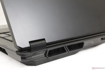 Les surfaces lisses de couleur noir de jais attirent les traces de doigts disgracieuses