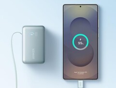 La banque d&#039;alimentation Nano d&#039;Anker (10K, 45W, câble USB-C rétractable intégré) est désormais disponible en vert (photo). (Source de l&#039;image : Anker)