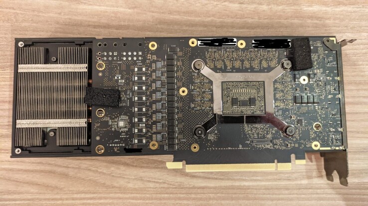 Circuit imprimé d'un GPU Intel Arc. (Source de l'image : Bionic Squash sur Twitter)