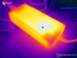 L'adaptateur secteur atteint 34°C en cas d'utilisation intensive