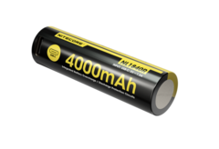 La batterie NL1840R dispose d'un port USB pour la recharge
