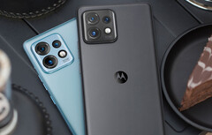 Le Moto X40 est disponible en quatre configurations de mémoire et en deux couleurs. (Image source : Motorola)