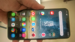 Asus ZenFone 5Z - Display à l'intérieur avec luminosité automatique.