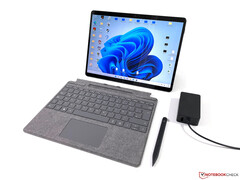 La Surface Pro 9 5G pourrait être dotée d&#039;un châssis redessiné par rapport à la Surface Pro 8 de l&#039;année dernière. (Image source : NotebookCheck)