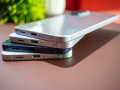 Le Samsung Galaxy A57 ne mesure que 6,9 mm d'épaisseur.