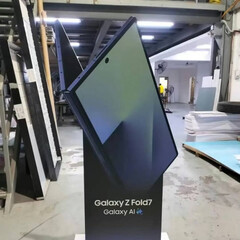 Le Galaxy Z Fold7 semble plus fin que tous les modèles précédents du Galaxy Z Fold. (Source de l'image : Alchimist Leaks)
