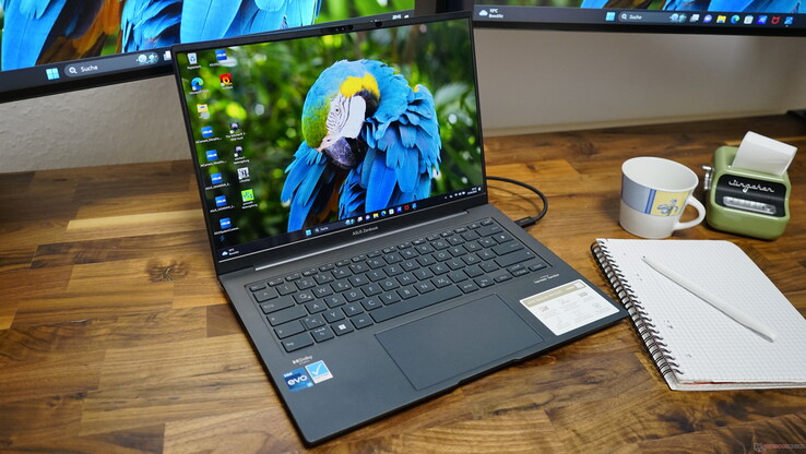 Asus Zenbook 14X UX3404V avec écran OLED coloré