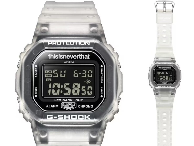Vue de face de la Casio G-Shock DW-5600TNT-7, mettant en évidence son écran LCD inversé et sa lunette translucide.