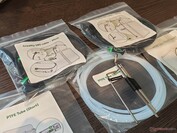 Les câbles et les flexibles sont étiquetés, et des instructions imprimées sont fournies