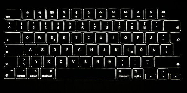 Ce clavier plaira à ceux qui préfèrent travailler la nuit (Source de l'image : Notebookcheck - édité)