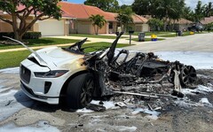 La Jaguar I-Pace, blanche à l&#039;origine, était à peine reconnaissable après l&#039;incendie (Image : Gonzalo Salazar)