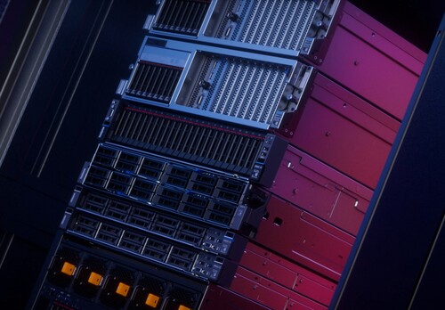 Gros plan sur le serveur Lenovo AI