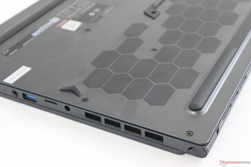 Les grilles de ventilation hexagonales sont similaires à celles des ordinateurs portables Dell Alienware