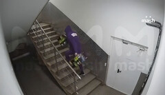 Les caméras de surveillance ont filmé les employés de l&#039;entrepôt en train de voler un lot de GPU Nvidia RTX 3070 Ti (Image : Mash)