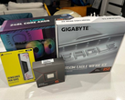 Une photo montrant le kit mémoire Corsair 32GB DDR5, le CPU AMD Ryzen 5 7600X, la carte mère Gigabyte B850M Eagle et le Cooler Master 240L AIO