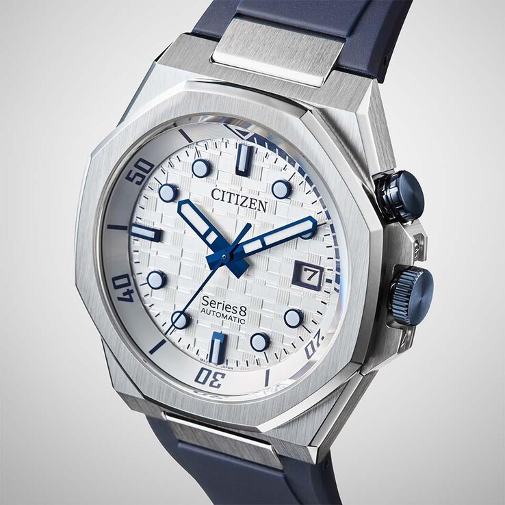 Le cadran présente un motif texturé en damier japonais