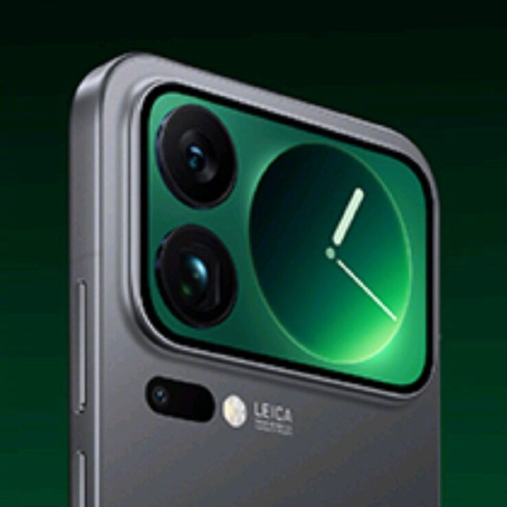 L'arrière de ce que l'on pense être le Xiaomi 17 Pro (Image source : @薛定谔的英短咕咕咕)