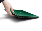 Le nouveau portable Vaio SX14-R Deep Emerald offre une puissance de traitement IA plus rapide dans un boîtier en fibre de carbone de moins d'un kilo.